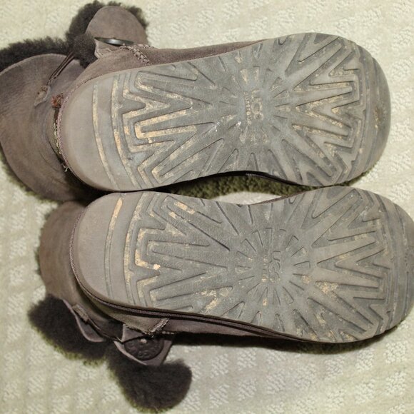 UGG Australia Bailey Button Brown Sheepskin Women’s Boots Size 7 S/N 5803 - Picture 6 of 6
